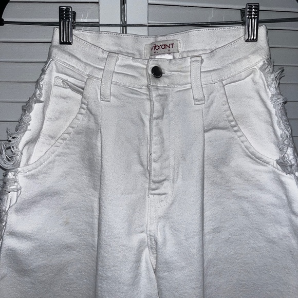 White Distressed Pleated Jeans - Picture 3 of 6